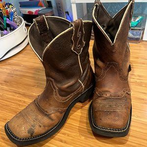 Justin Cowgirl boots - USED - 8.5 size -  Gypsy Classic Mandra Brown Embossed